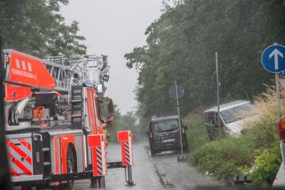 Esslingen: Unwetter zieht mit Starkregen ueber die Stadt